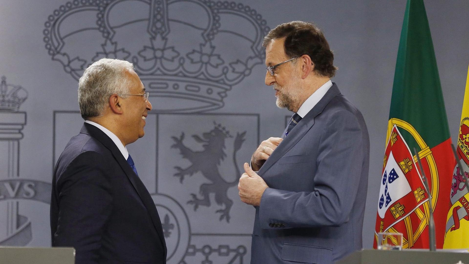 Die Premierminister Portugals und Spaniens, Antonio Costa und Mariano Rajoy auf einer Pressekonferenz auf einem Treffen im Moncloa Palast in Madrid, November 2016 |