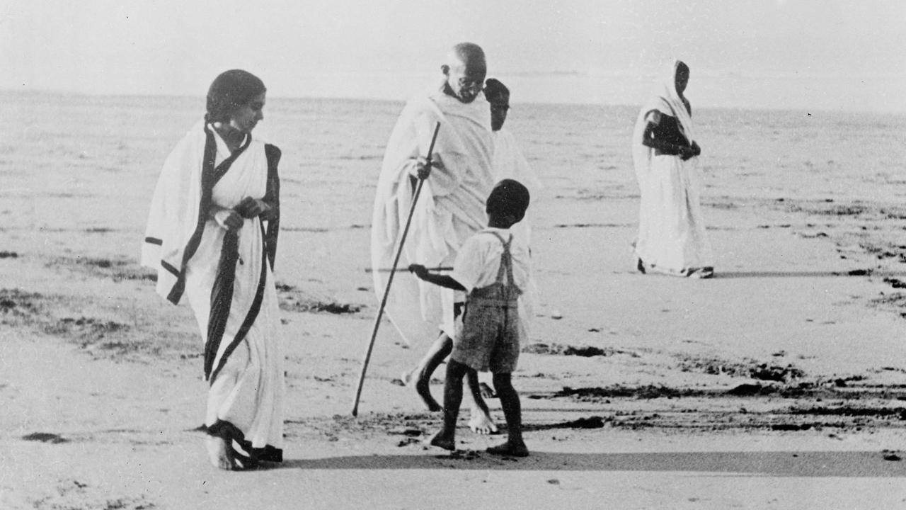 Gandhi bei einem Aufenthalt nach Krankheit an der Küste