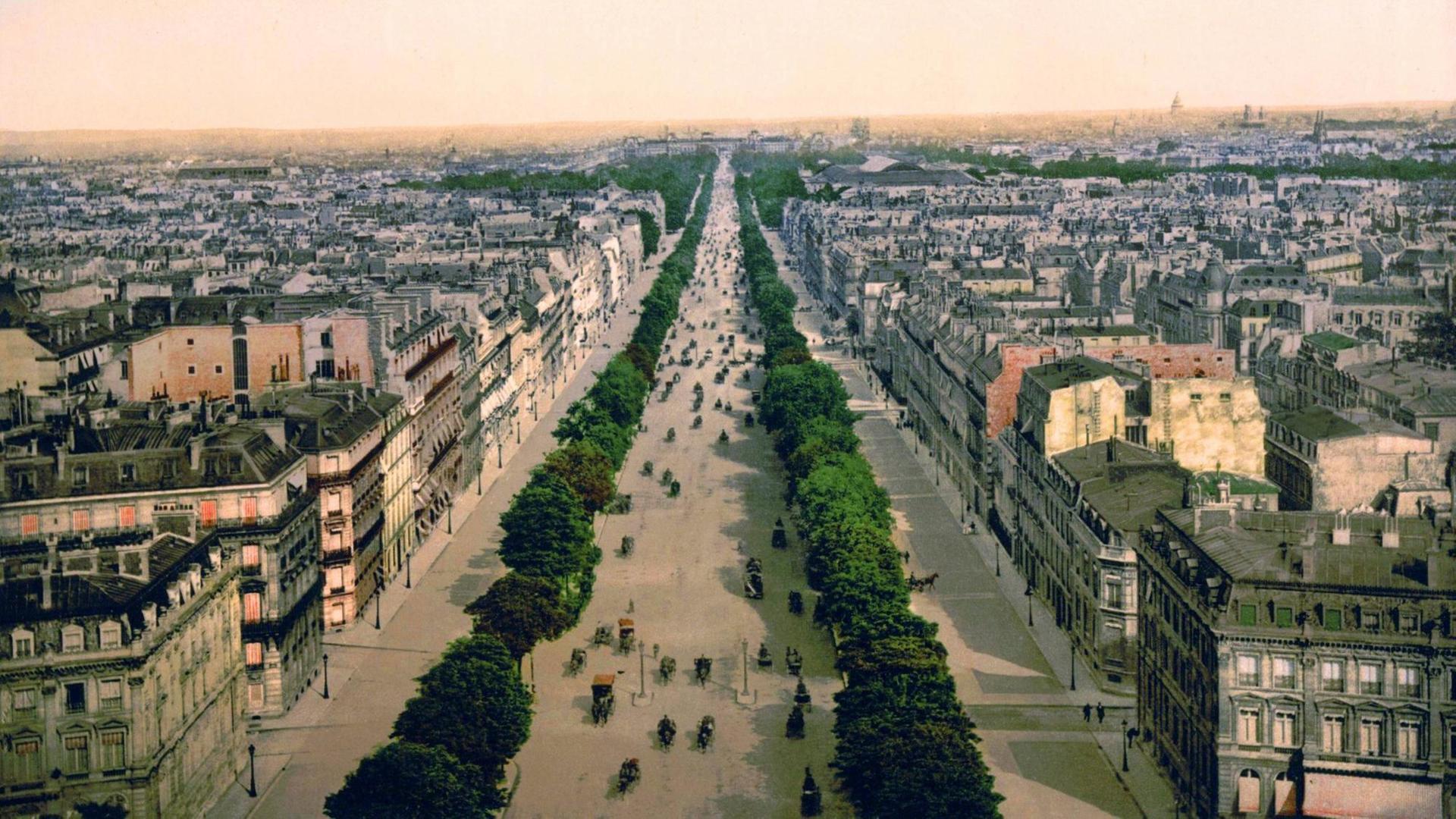 Der Pariser Champs-Élysées-Boulevard um 1890 auf einem kolorierten Foto.