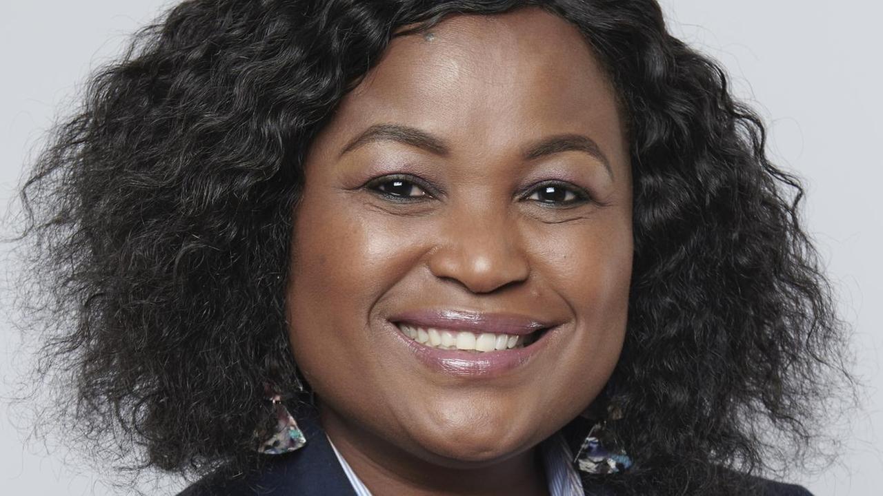 Ntombifuthi Ntuli lächelt für ein Pressefoto. Ntombifuthi Ntuli lächelt für ein Pressefoto.