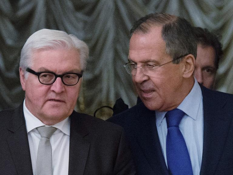 Der russische Außenminister Sergei Lawrow (r.) mit seinem deutschen Amtskollegen Frank-Walter Steinmeier in Moskau.