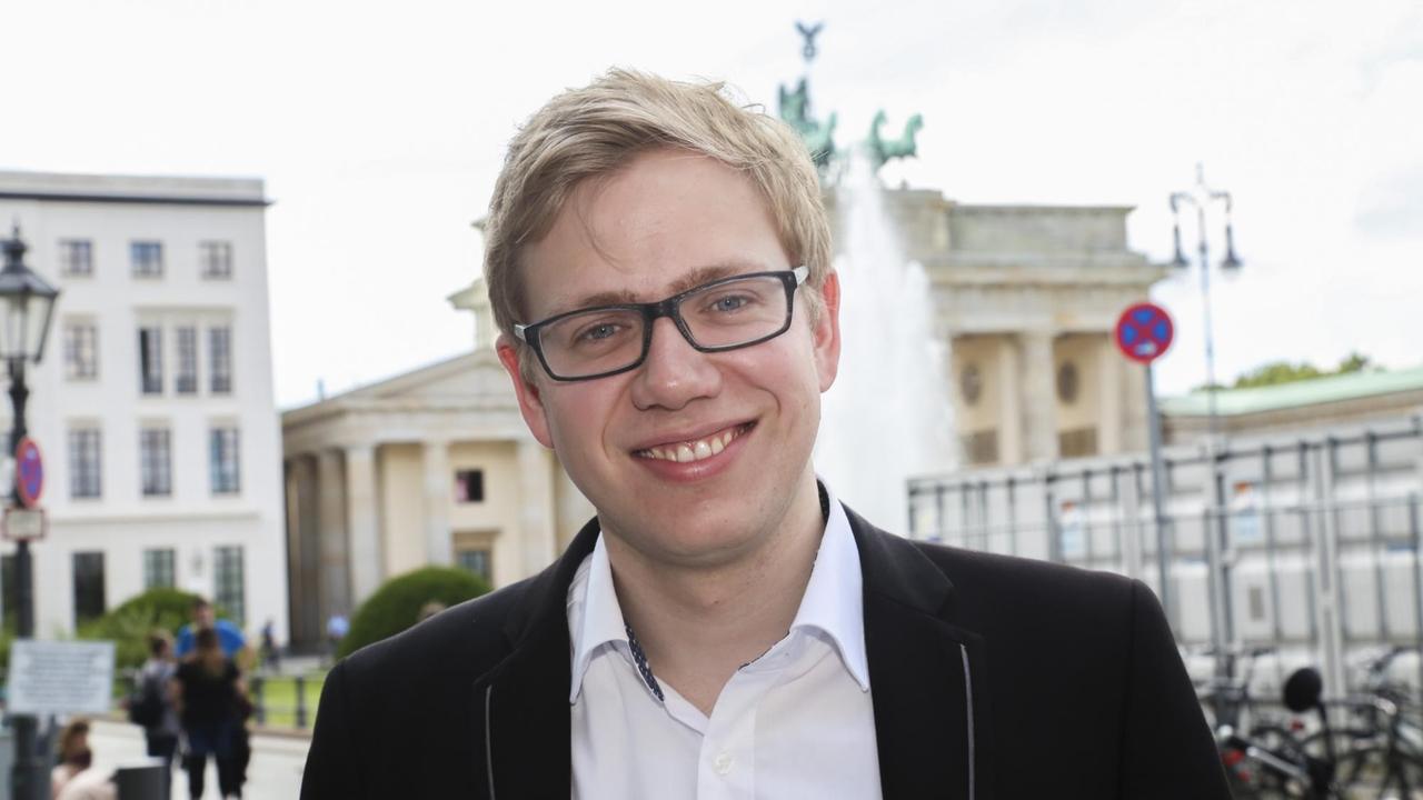 Benedict Becker, auch Student an der FU Berlin und der Sciences Po Paris Benedict Becker, auch Student an der FU Berlin und der Sciences Po Paris