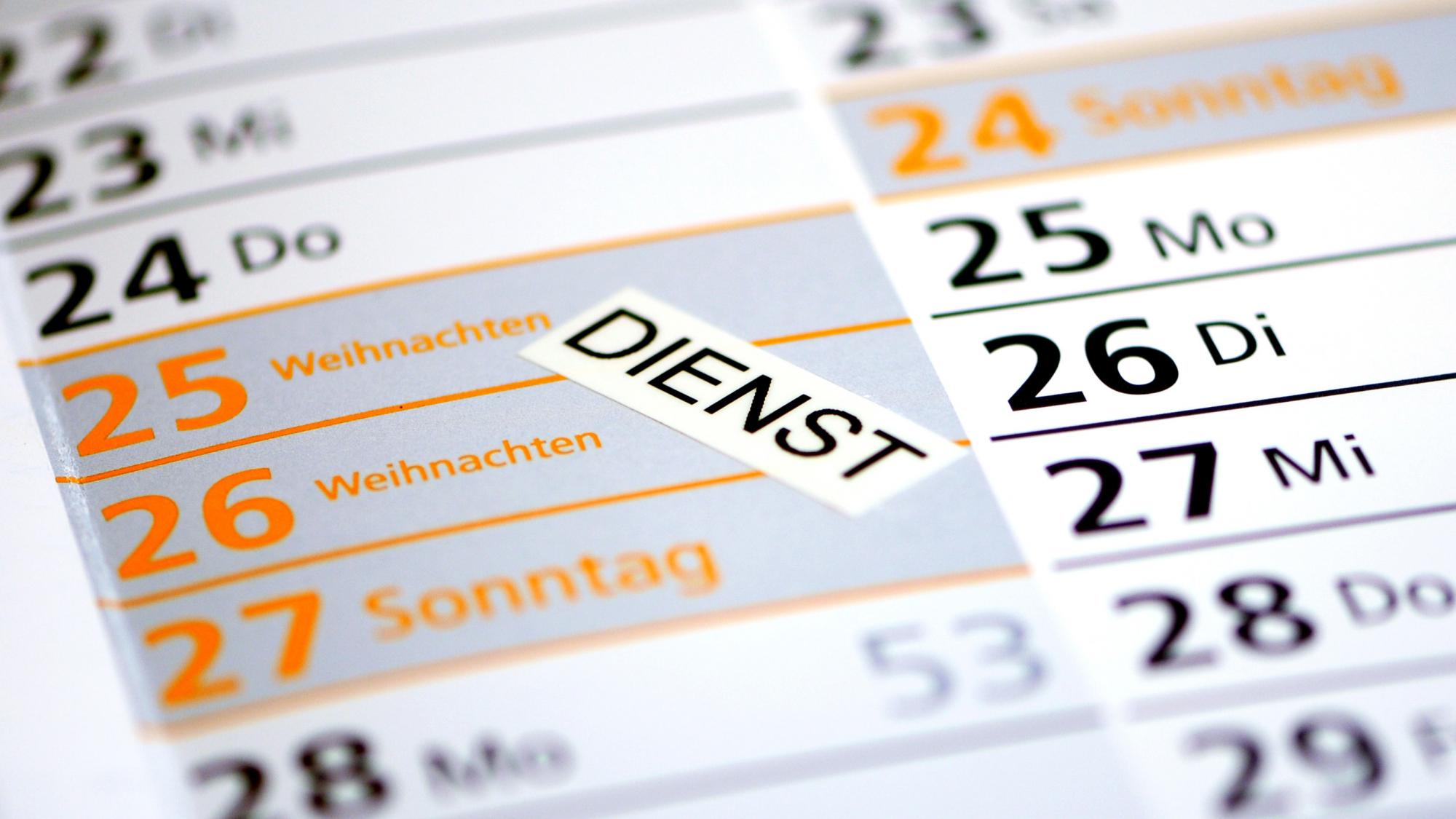 Arbeitszeit - Richter begrenzen Sonntagsarbeit | deutschlandfunkkultur.de