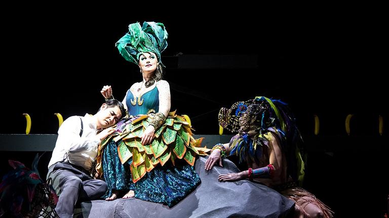 Hailey Clark als Alcina in der gleichnamigen Oper von Georg Friedrich Händel auf der Bühne des Staatstheaters Hannover. Hailey Clark als Alcina in der gleichnamigen Oper von Georg Friedrich Händel auf der Bühne des Staatstheaters Hannover.