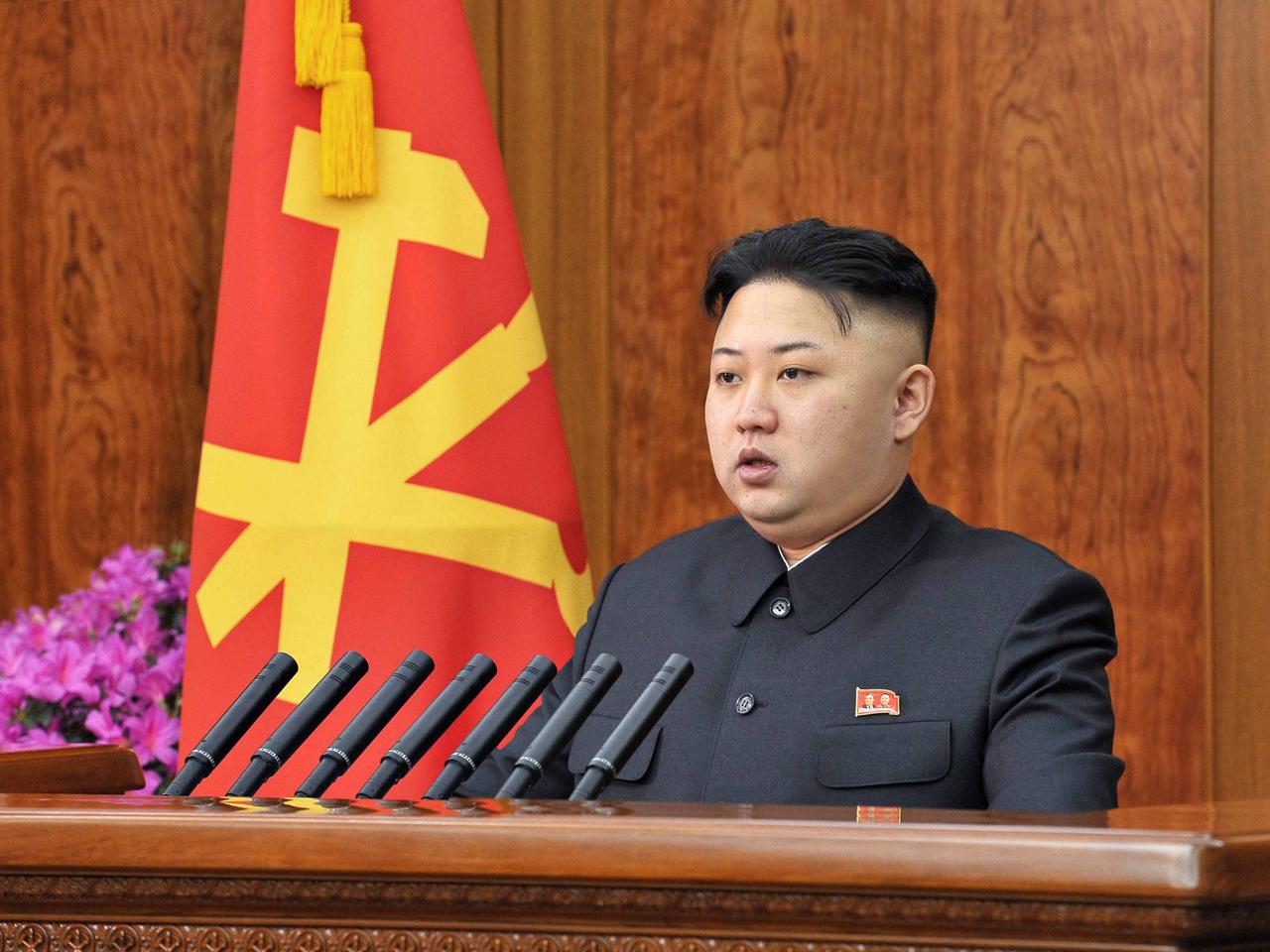 Nordkoreas Diktator Kim Jong Un während einer Rede.