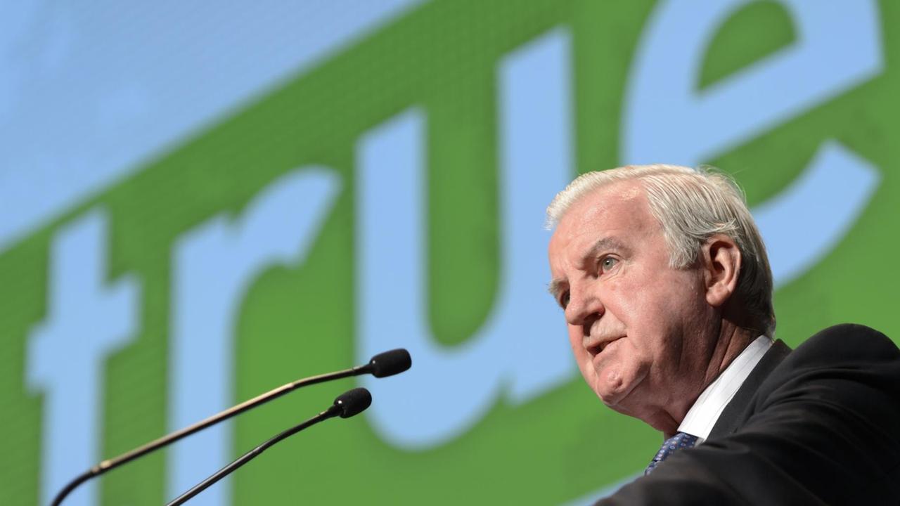 WADA-Präsident Craig Reedie spricht auf einer Konferenz in Lausanne. WADA-Präsident Craig Reedie spricht auf einer Konferenz in Lausanne.