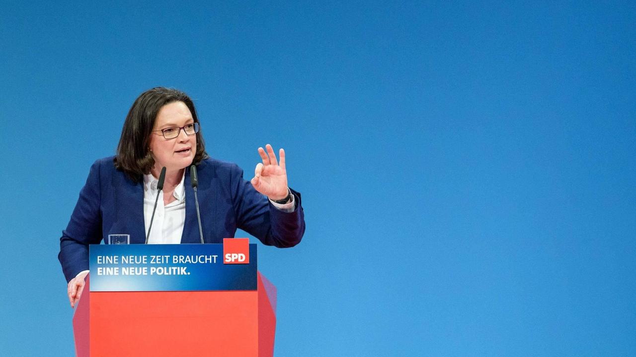 Außerordentlicher SPD Bundesparteitag in Bonn, 21.01.2018 Andrea Nahles (Voristzende SPD Bundestagsfraktion bei einer Rede beim außerordentlichen SPD Bundesparteitag am 21.01.2018 in Bonn, Foto: Jörg Schüler, Bonn NRW Deutschland World Conference Center Bonn *** Extraordinary SPD Federal Party Conference in Bonn 21 01 2018 Andrea Nahles Voristzende SPD Bundestag group in a speech at the special SPD Federal Party Conference on the 21 01 2018 in Bonn photo Jörg Schüler Bonn, North Rhine-Westphalia Germany World Conference Center Bonn Außerordentlicher SPD Bundesparteitag in Bonn, 21.01.2018 Andrea Nahles (Voristzende SPD Bundestagsfraktion bei einer Rede beim außerordentlichen SPD Bundesparteitag am 21.01.2018 in Bonn, Foto: Jörg Schüler, Bonn NRW Deutschland World Conference Center Bonn *** Extraordinary SPD Federal Party Conference in Bonn 21 01 2018 Andrea Nahles Voristzende SPD Bundestag group in a speech at the special SPD Federal Party Conference on the 21 01 2018 in Bonn photo Jörg Schüler Bonn, North Rhine-Westphalia Germany World Conference Center Bonn