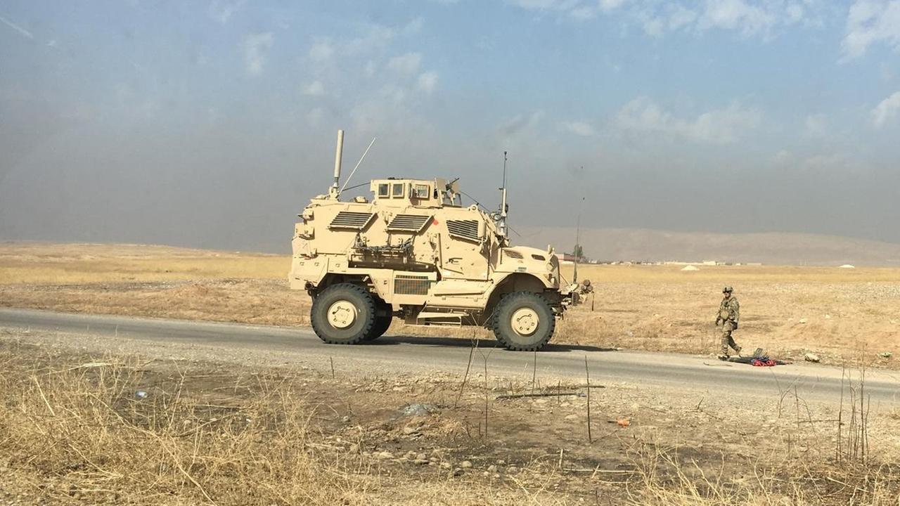 Ein Sonderkommando von US-Soldaten bei der Minenräumung nahe der Stadt Mossul im Irak.