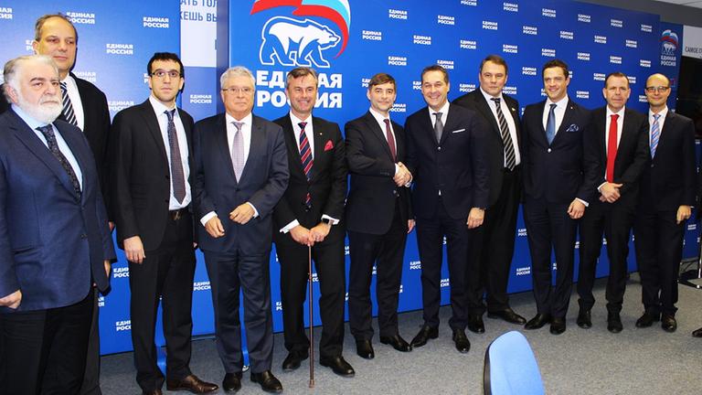 Die FPÖ hat im Rahmen eines Moskau-Besuches mit der Putin-Partei Einiges Russland eine "Vereinbarung über Zusammenwirken und Kooperation" unterzeichnet (19.12.2016). Die FPÖ hat im Rahmen eines Moskau-Besuches mit der Putin-Partei Einiges Russland eine "Vereinbarung über Zusammenwirken und Kooperation" unterzeichnet (19.12.2016).