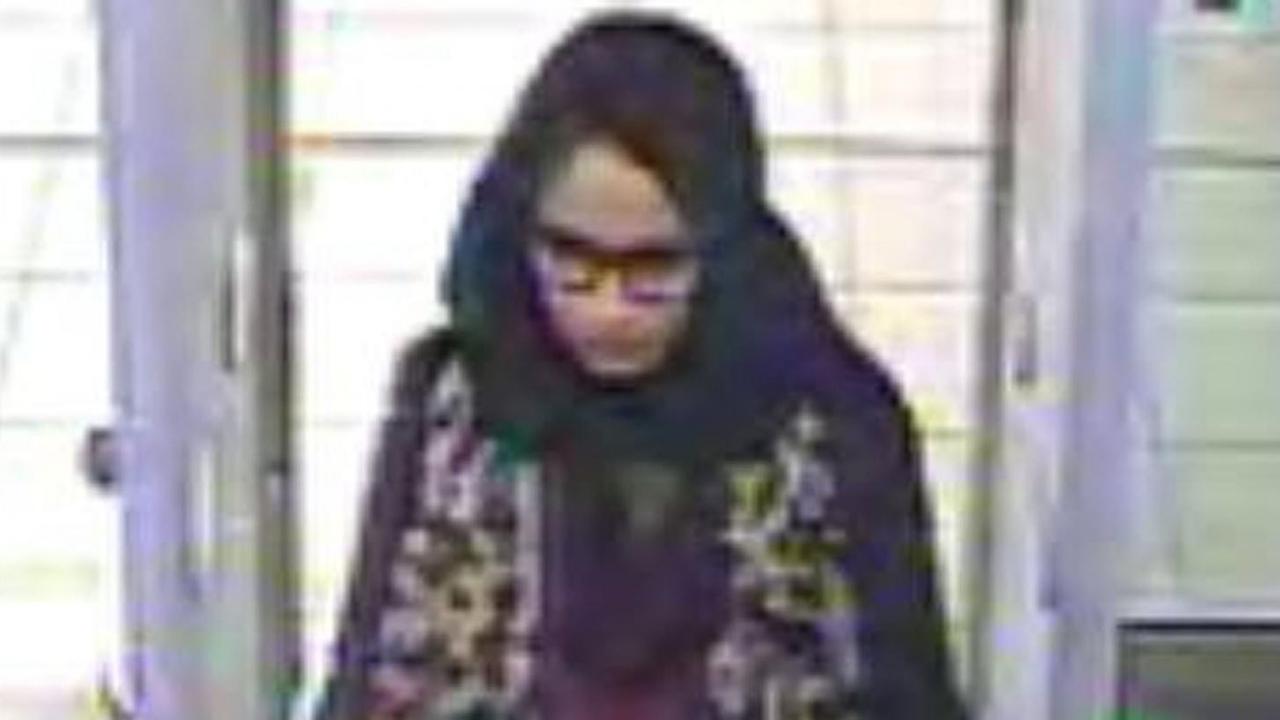 Shamima Begum in einer Aufnahme von Überwachungskameras Shamima Begum in einer Aufnahme von Überwachungskameras