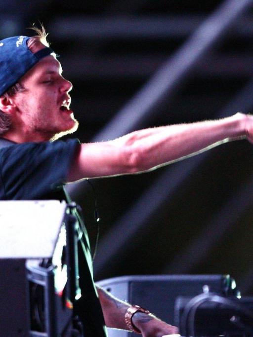 Der im April 2018 verstorbene DJ Avicii beim Festival Electrobeach 2017. Foto: dpa / Michel Clementz
