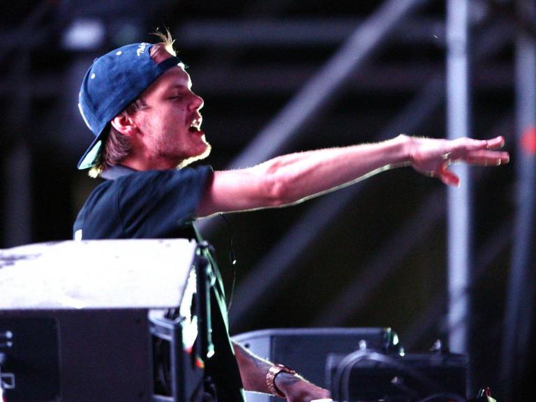 Der im April 2018 verstorbene DJ Avicii beim Festival Electrobeach 2017. Foto: dpa / Michel Clementz