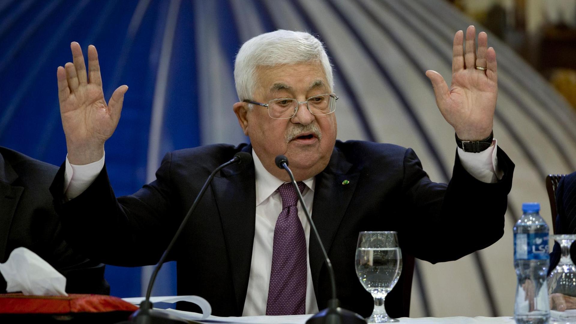 Der Palästinenser-Präsident Mahmud Abbas ist gegen den Plan von den USA und Israel. Der Palästinenser-Präsident Mahmud Abbas ist gegen den Plan von den USA und Israel.