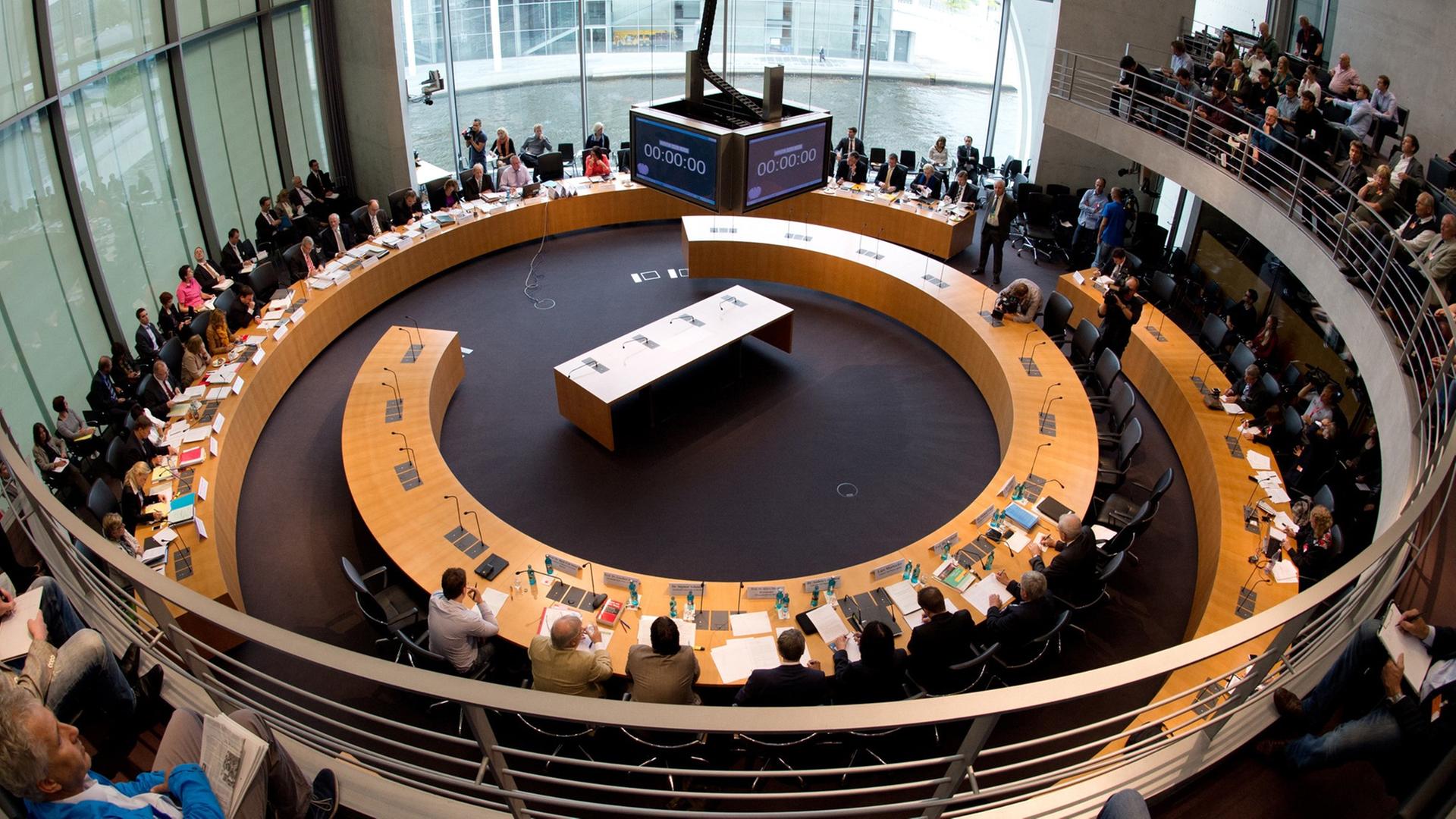 Zu einer Sondersitzung ist am 02.09.2013 im Marie-Elisabeth- Lüders-Haus in Berlin der Sportausschuss zusammen gekommen. Zu einer Sondersitzung ist am 02.09.2013 im Marie-Elisabeth- Lüders-Haus in Berlin der Sportausschuss zusammen gekommen.