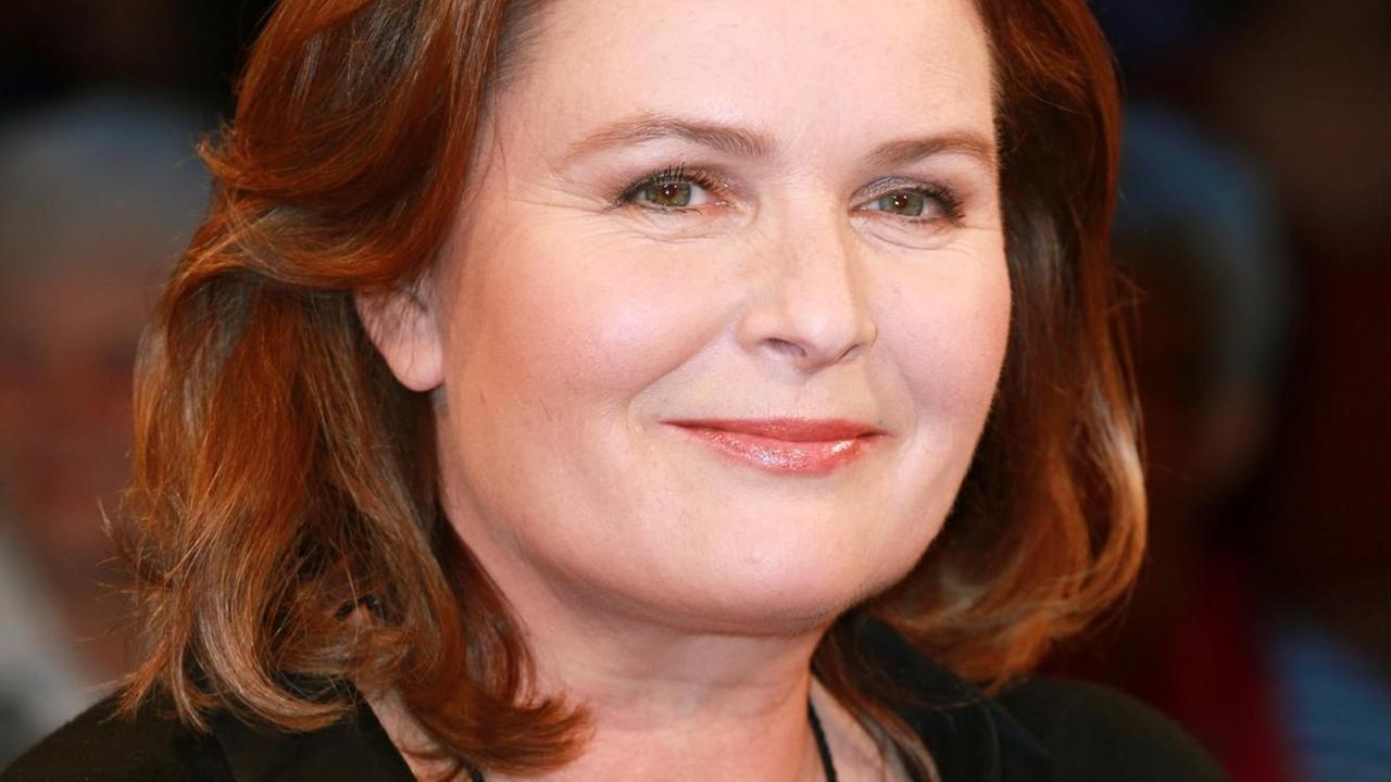 Die Verhaltensforscherin und Romanautorin Christiane Tramitz bei einer Talkshow des NDR im Februar 2014 Die Verhaltensforscherin und Romanautorin Christiane Tramitz bei einer Talkshow des NDR im Februar 2014