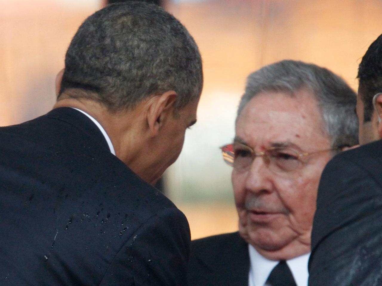 Händeschütteln zwischen US-Präsident Barack Obama und Kubas Präsident Raúl Castro. Händeschütteln zwischen US-Präsident Barack Obama und Kubas Präsident Raúl Castro.