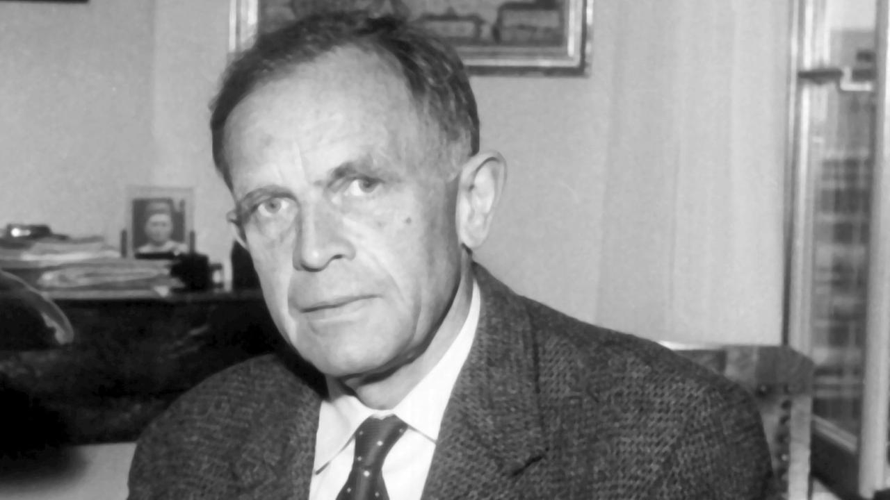 Undatierte Aufnahme des deutschen Soziologen und Wirtschaftswissenschaftlers Professor Wilhelm Roepke. Er wurde als einer der maßgebenden Wortführer des Neoliberalismus in der Wirtschaft bekannt. Undatierte Aufnahme des deutschen Soziologen und Wirtschaftswissenschaftlers Professor Wilhelm Roepke. Er wurde als einer der maßgebenden Wortführer des Neoliberalismus in der Wirtschaft bekannt.
