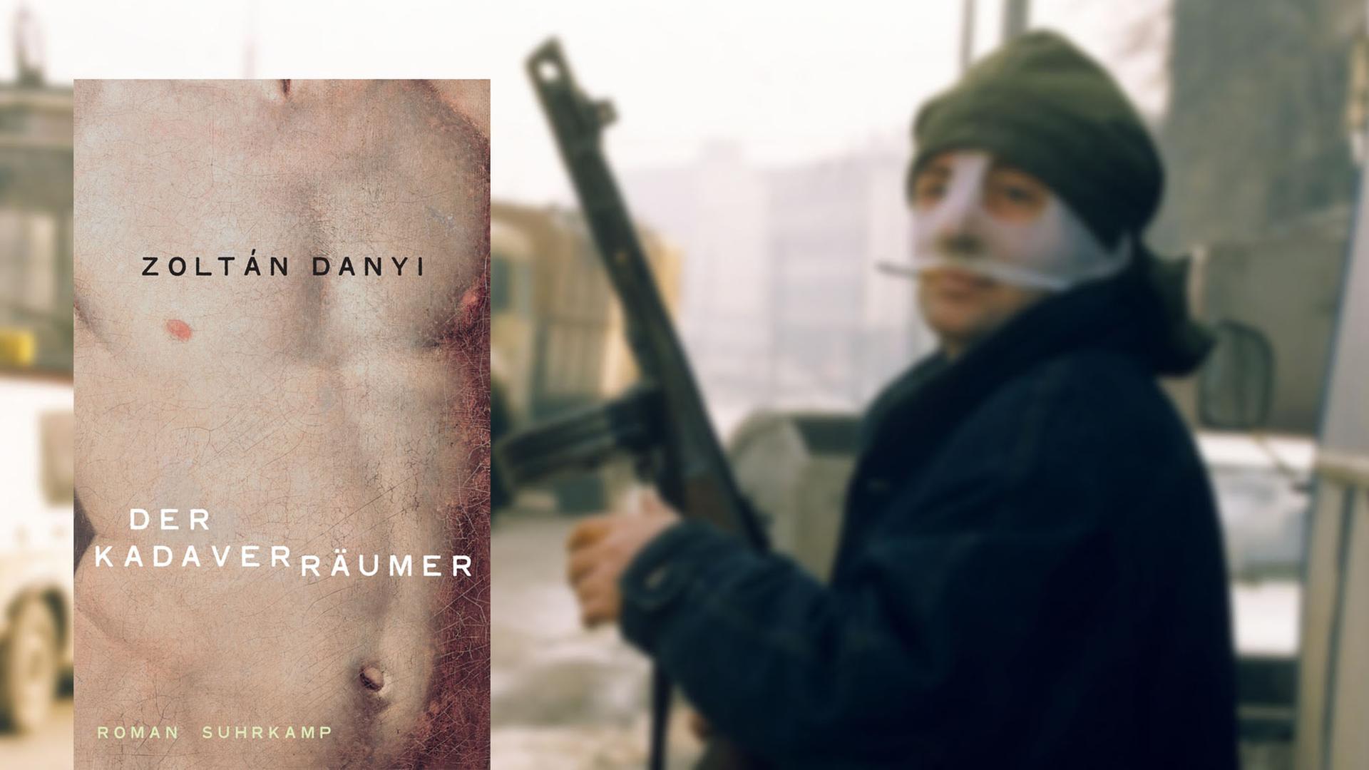 Cover des Buchs "Der Kadaverräumer" von Zoltán Danyi vor dem Hintergrund eines bewaffneten Kämpfers in Sarajevo 1992 Cover des Buchs "Der Kadaverräumer" von Zoltán Danyi vor dem Hintergrund eines bewaffneten Kämpfers in Sarajevo 1992