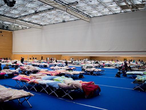 Notunterkunft für Flüchtlinge in einer Sporthalle in Berlin Charlottenburg.