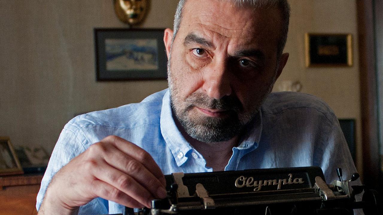 Der georgische Schriftsteller Zurab Karumidze. Der georgische Schriftsteller Zurab Karumidze.
