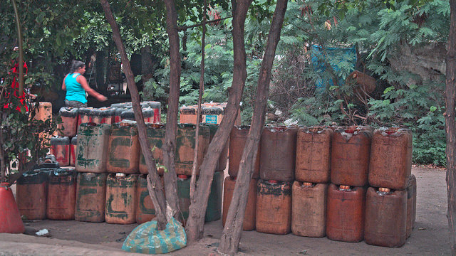 Eine improvisierte Tankstelle, ein "Ranchito", in Kolumbien Eine improvisierte Tankstelle, ein "Ranchito", in Kolumbien
