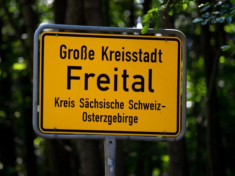 Ortseingangsschild der Großen Kreisstadt Freital in Sachsen.