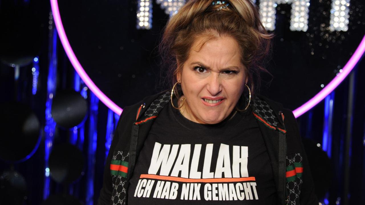 Die Kabarettistin Idil Baydar am 12.02.2019 zu Gast bei bei der Aufzeichnung der ARD Show "Ladies Night", die einzige Comedy- und Kabarettshow mit rein weiblicher Besetzung im deutschen Fernsehen. Foto: Horst Galuschka Foto: Horst Galuschka/dpa Die Kabarettistin Idil Baydar am 12.02.2019 zu Gast bei bei der Aufzeichnung der ARD Show "Ladies Night", die einzige Comedy- und Kabarettshow mit rein weiblicher Besetzung im deutschen Fernsehen. Foto: Horst Galuschka Foto: Horst Galuschka/dpa