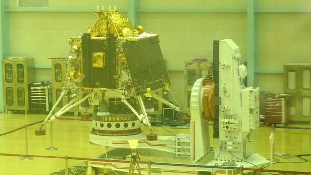 (190614) -- BEIJING, June 14, 2019 () -- Indian Space Research Organisation (ISRO) showcases India's second mission to moon Chandrayaan-2 in Bangalore, India, June 12, 2019. India's second mission to moon Chandrayaan-2 would be launched on July 15, said Indian Space Research Organisation (ISRO) Chairman K Sivan Wednesday. (/Stringer) |