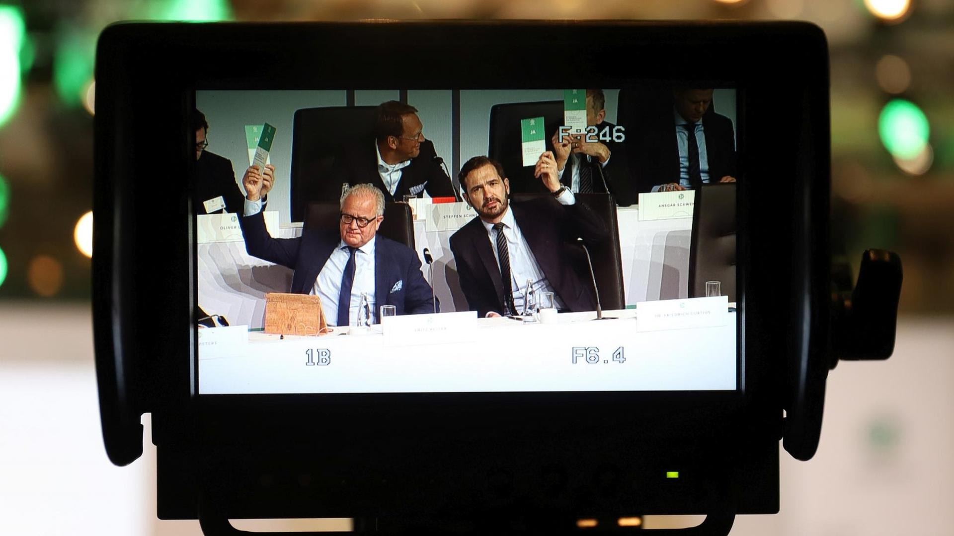 DFB-Präsident Fritz Keller (links) und DFB-Generalsekretär Friedrich Curtius beim DFB-Bundestag am 27.09.2019 im Messe Congresscenter in Frankfurt am Main. DFB-Präsident Fritz Keller (links) und DFB-Generalsekretär Friedrich Curtius beim DFB-Bundestag am 27.09.2019 im Messe Congresscenter in Frankfurt am Main.