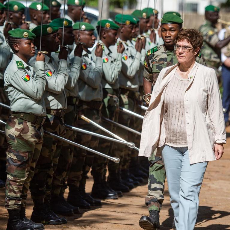 Verteidigungsministerin Kramp-Karrenbauer in Mali