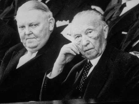 Bundeswirtschaftsminister Ludwig Erhard und Bundeskanzler Konrad Adenauer im Bundestag, 26.4.1963 Bundeswirtschaftsminister Ludwig Erhard und Bundeskanzler Konrad Adenauer im Bundestag, 26.4.1963