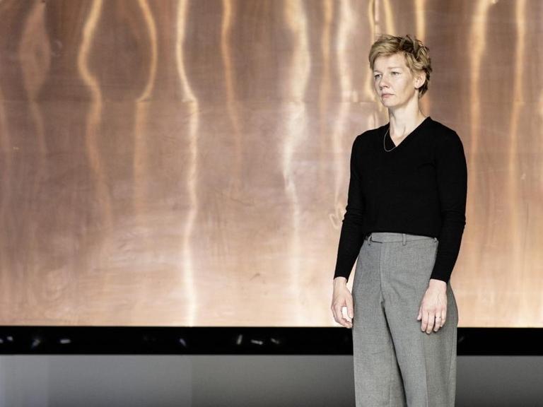 Sandra Hüller als "Hamlet" in der Regie von Johan Simons am Schauspielhaus Bochum.