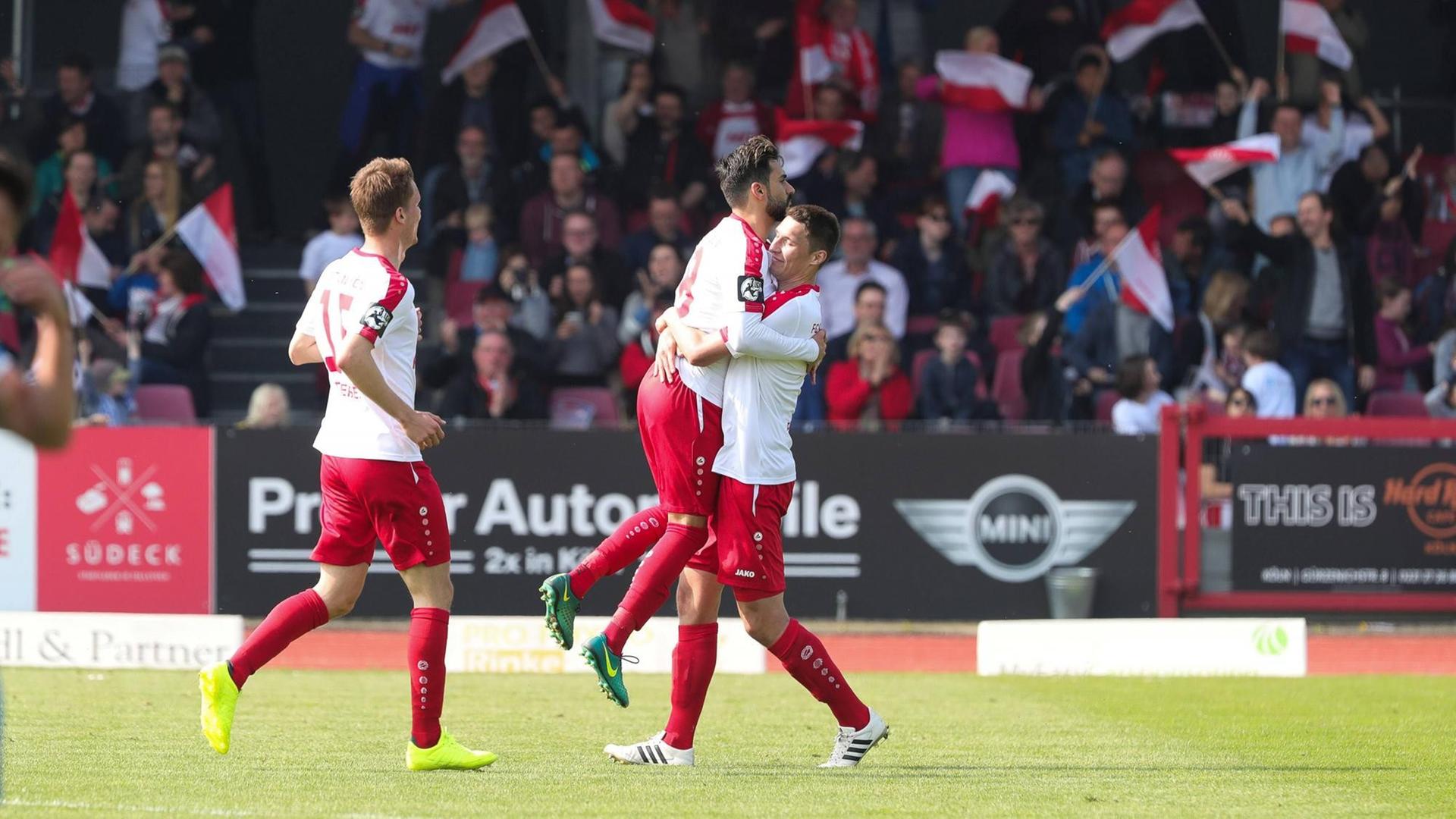 Fortuna Köln gegen Sportfreunde Lotte im Kölner Südstadion. Fortuna Köln gegen Sportfreunde Lotte im Kölner Südstadion.