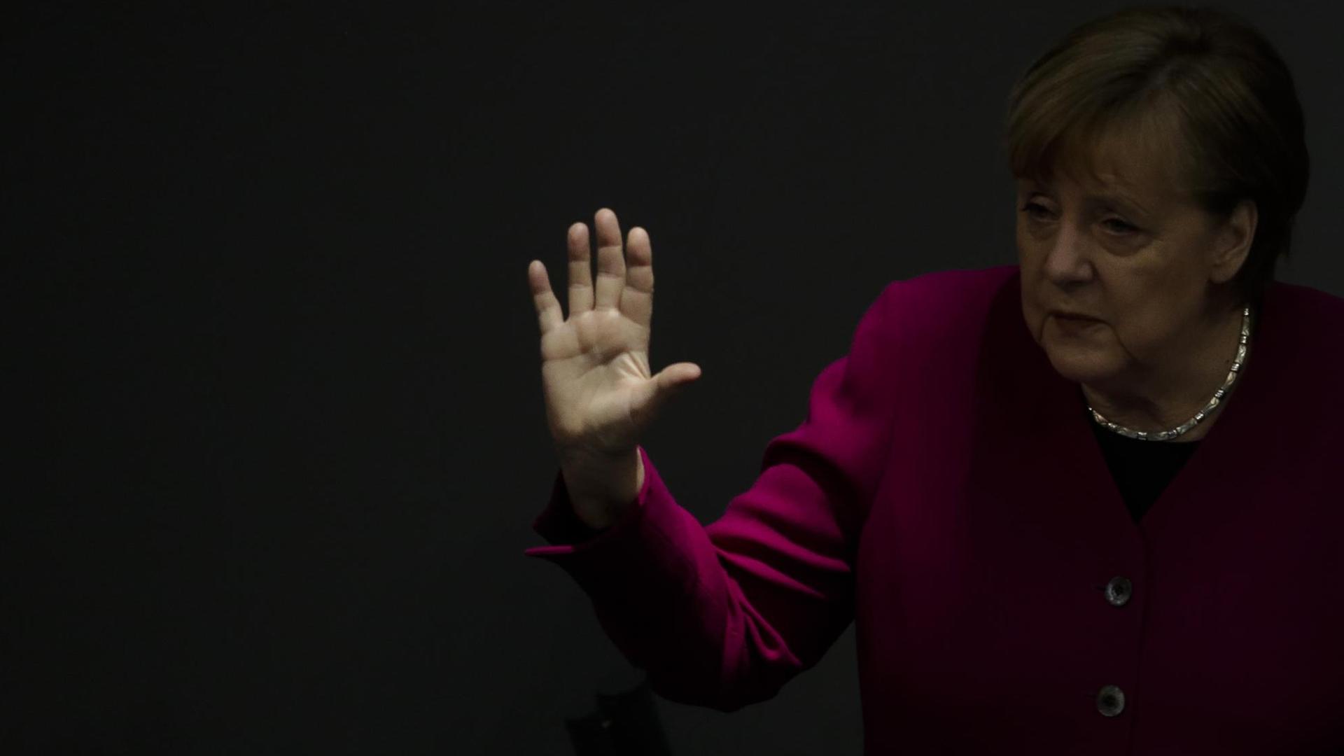 Bundeskanzlerin Angela Merkel bei einer Rede im Bundestag