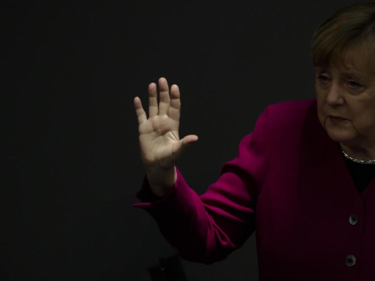 Bundeskanzlerin Angela Merkel bei einer Rede im Bundestag