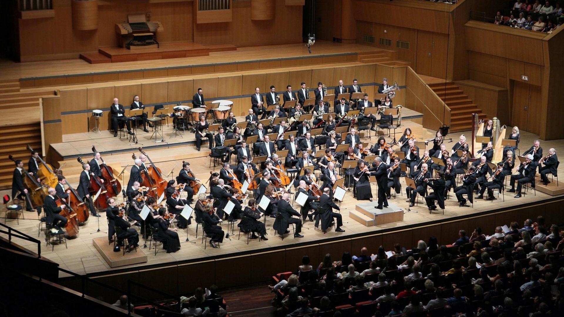 Das Israel Philharmonic Orchestra spielt unter seinem Chefdirigenten Zubin Mehta ein Konzert in Athen Das Israel Philharmonic Orchestra spielt unter seinem Chefdirigenten Zubin Mehta ein Konzert in Athen