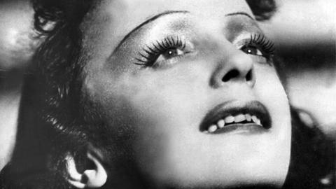 Eine undatierte Aufnahme der französischen Chansonsängerin Edith Piaf