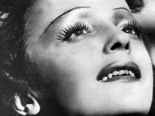 Eine undatierte Aufnahme der französischen Chansonsängerin Edith Piaf