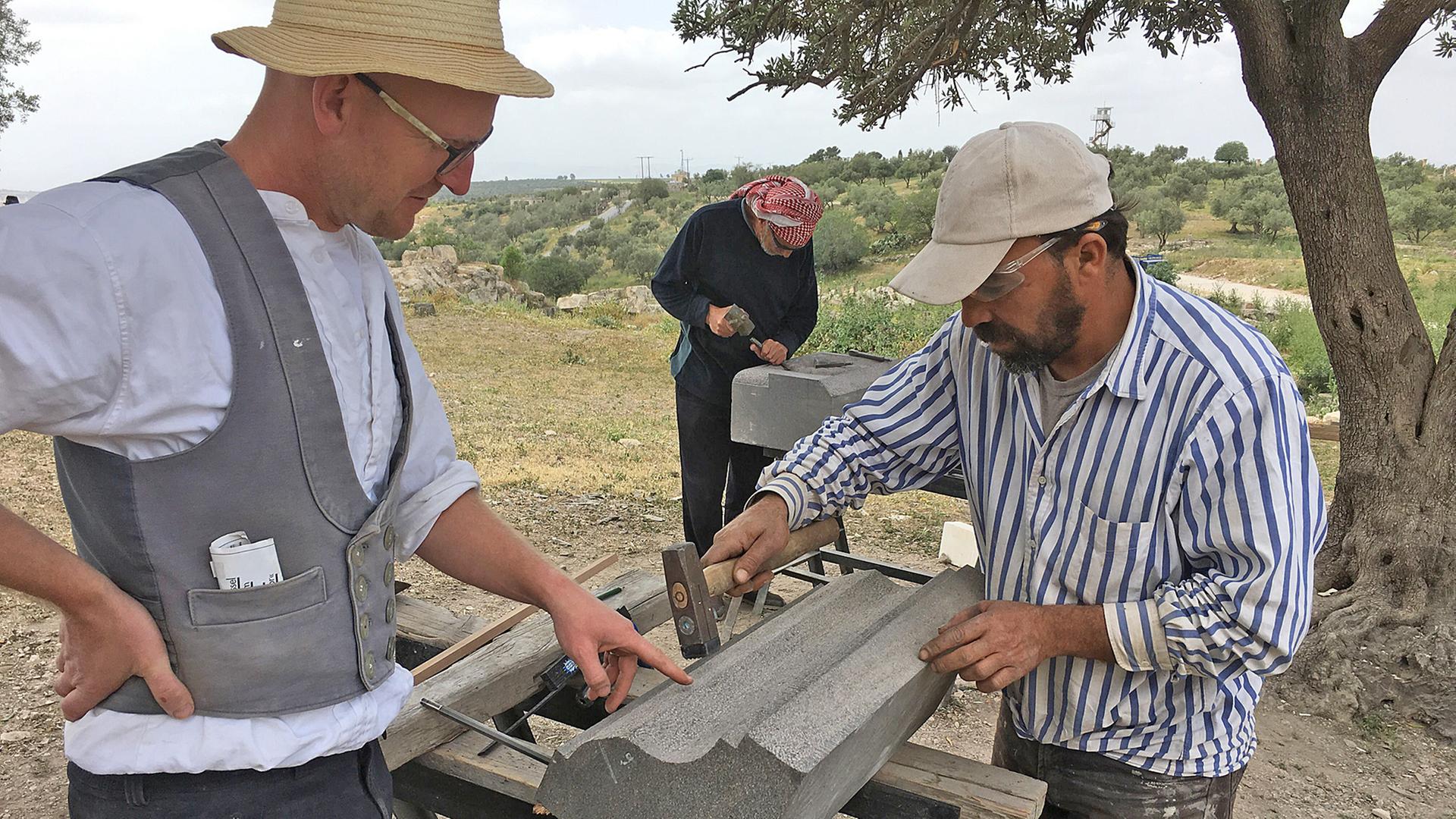 Der Weimarer Tobias Horn beim Steinmetz-Training in Jordanien. Der Weimarer Tobias Horn beim Steinmetz-Training in Jordanien.