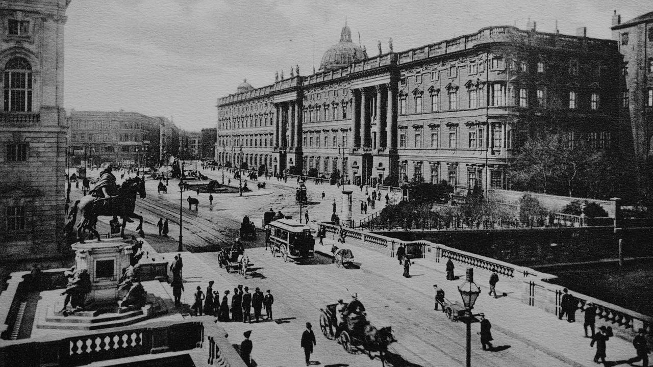Berliner Stadtschloss und Kurfürstenbrücke um 1900. Berliner Stadtschloss und Kurfürstenbrücke um 1900.