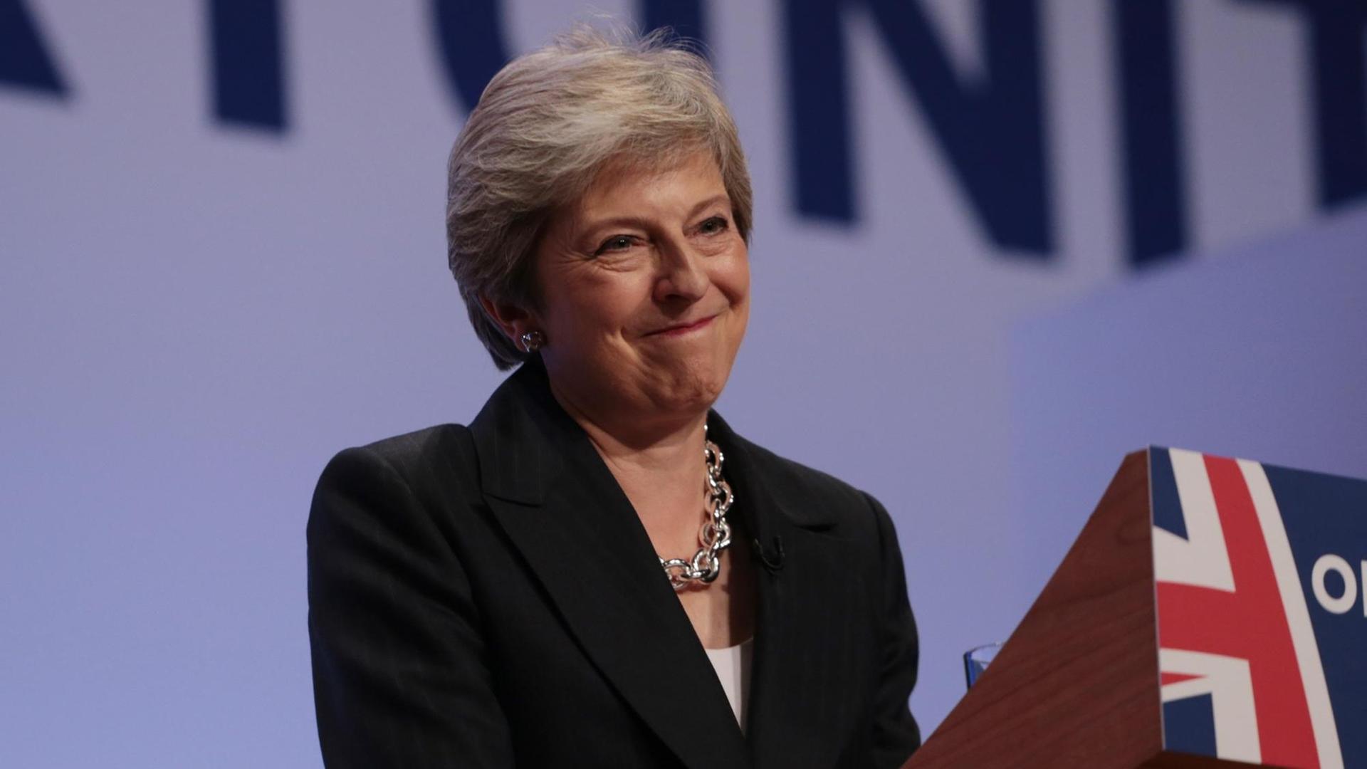 Die britische Premierministerin Theresa May spricht am 3.10.2018 auf dem Parteitag der Tories. Die britische Premierministerin Theresa May spricht am 3.10.2018 auf dem Parteitag der Tories.
