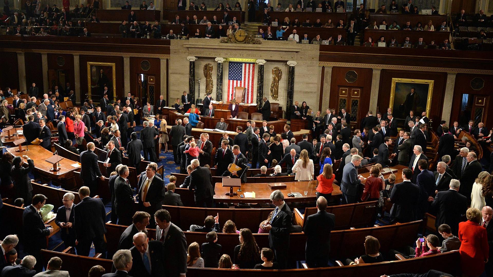 Die Senatoren des Repräsentantenhauses treffen zur ersten Sitzung des US-Kongresses im Capitol in Washington ein.