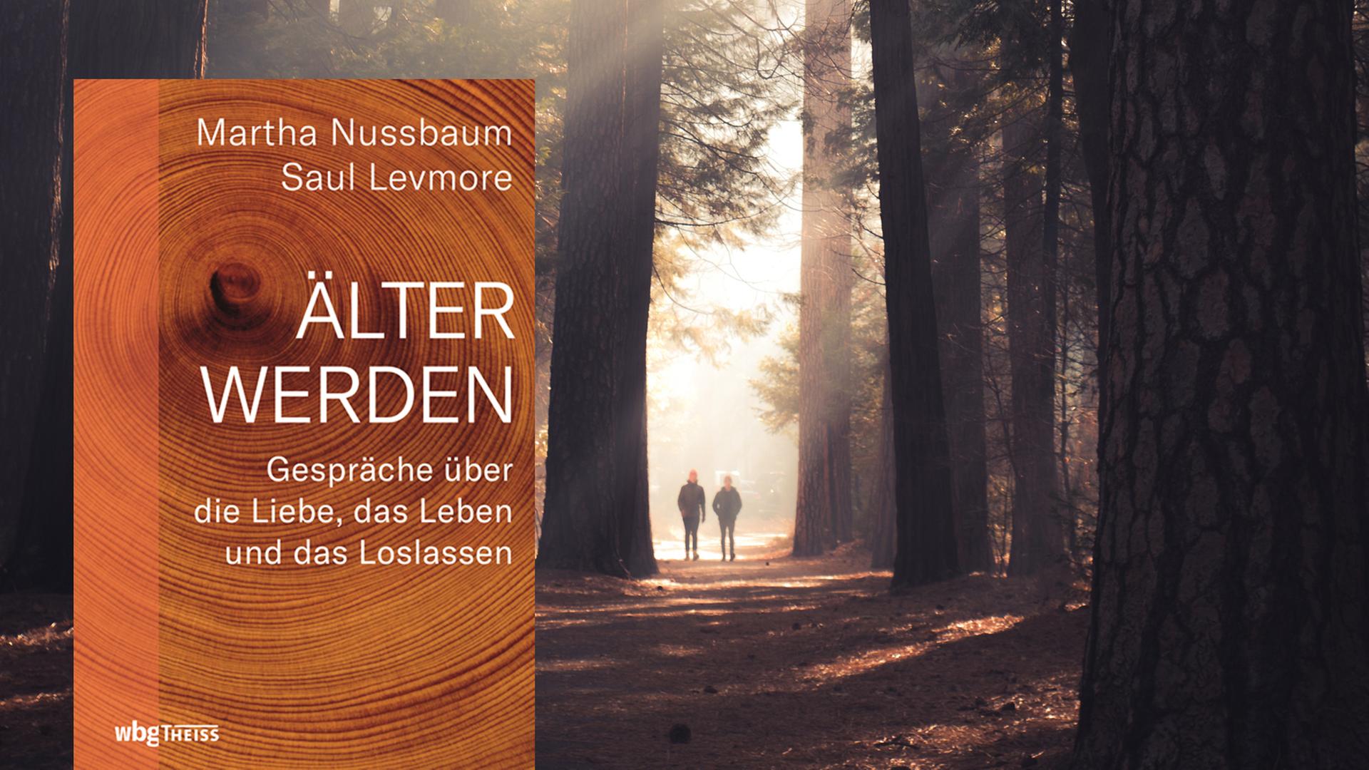 Buchcover vor einer Aufnahme im Wald mit zwei Spaziergängern im Hintergrund Buchcover vor einer Aufnahme im Wald mit zwei Spaziergängern im Hintergrund
