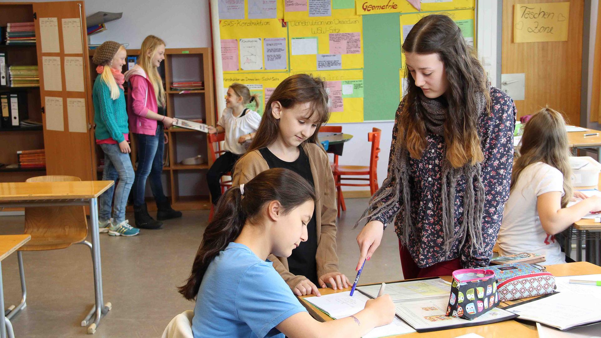 Schülerinnen und Schüler der Anne-Frank-Realschule in München (Bayern). Die Anne-Frank-Realschule in München wurde am 06.06.2014 in Berlin mit dem Deutschen Schulpreis ausgezeichnet. Schülerinnen und Schüler der Anne-Frank-Realschule in München (Bayern). Die Anne-Frank-Realschule in München wurde am 06.06.2014 in Berlin mit dem Deutschen Schulpreis ausgezeichnet.