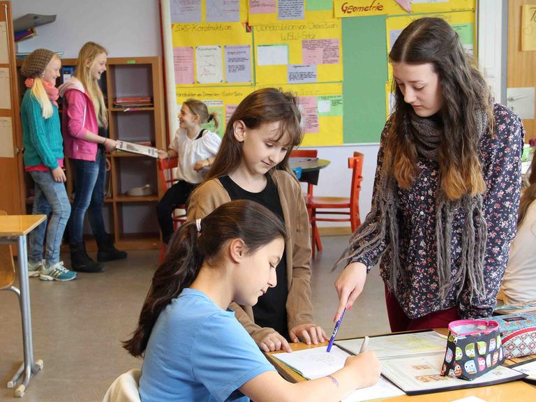 Schülerinnen und Schüler der Anne-Frank-Realschule in München (Bayern). Die Anne-Frank-Realschule in München wurde am 06.06.2014 in Berlin mit dem Deutschen Schulpreis ausgezeichnet.