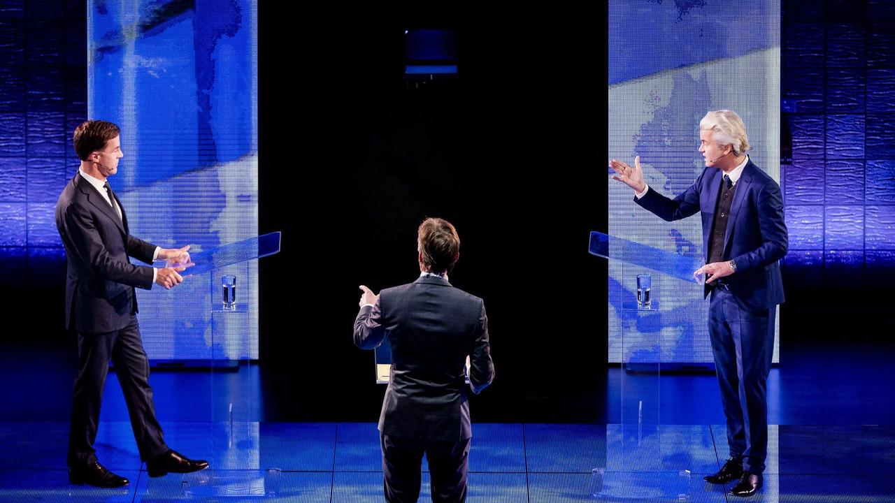 Fernseh-Duell zwischen den niederländischen Ministerpräsidenten Mark Rutte und dem rechtspopulistischen Oppositionspolitiker Geert Wilders. Fernseh-Duell zwischen den niederländischen Ministerpräsidenten Mark Rutte und dem rechtspopulistischen Oppositionspolitiker Geert Wilders.