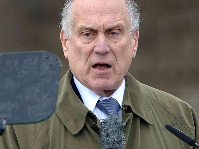 Der Präsident des jüdischen Weltkongresses, Ronald Lauder, spricht während der Gedenkveranstaltung auf dem Lagergelände des ehemaligen Konzentrationslagers in Bergen-Belsen (Niedersachsen). Der Präsident des jüdischen Weltkongresses, Ronald Lauder, spricht während der Gedenkveranstaltung auf dem Lagergelände des ehemaligen Konzentrationslagers in Bergen-Belsen (Niedersachsen).