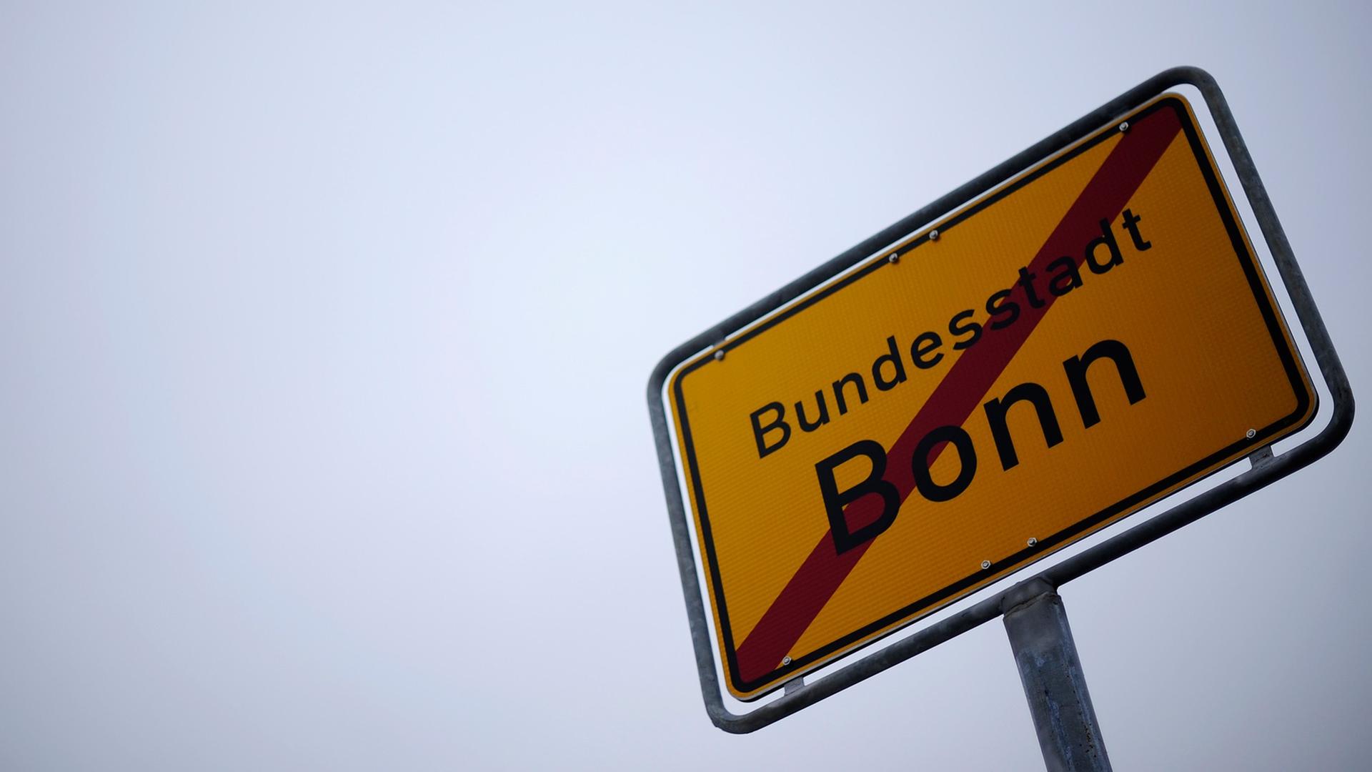 Ein Ortsausgangsschild von Bonn (Nordrhein-Westfalen) Ein Ortsausgangsschild von Bonn (Nordrhein-Westfalen)