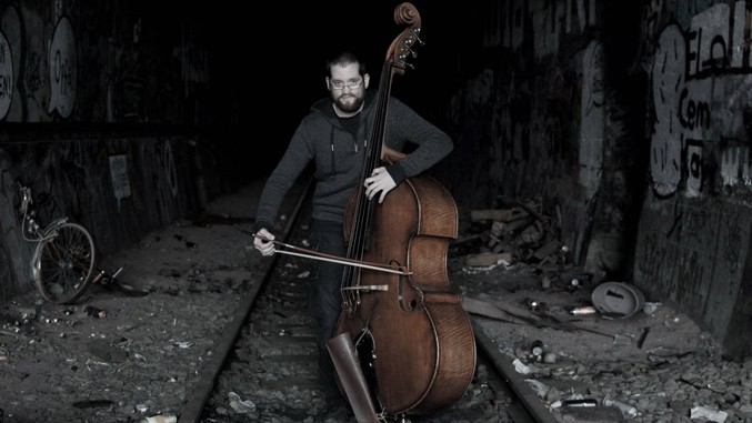 Der Bassist Robert Landfermann Der Bassist Robert Landfermann