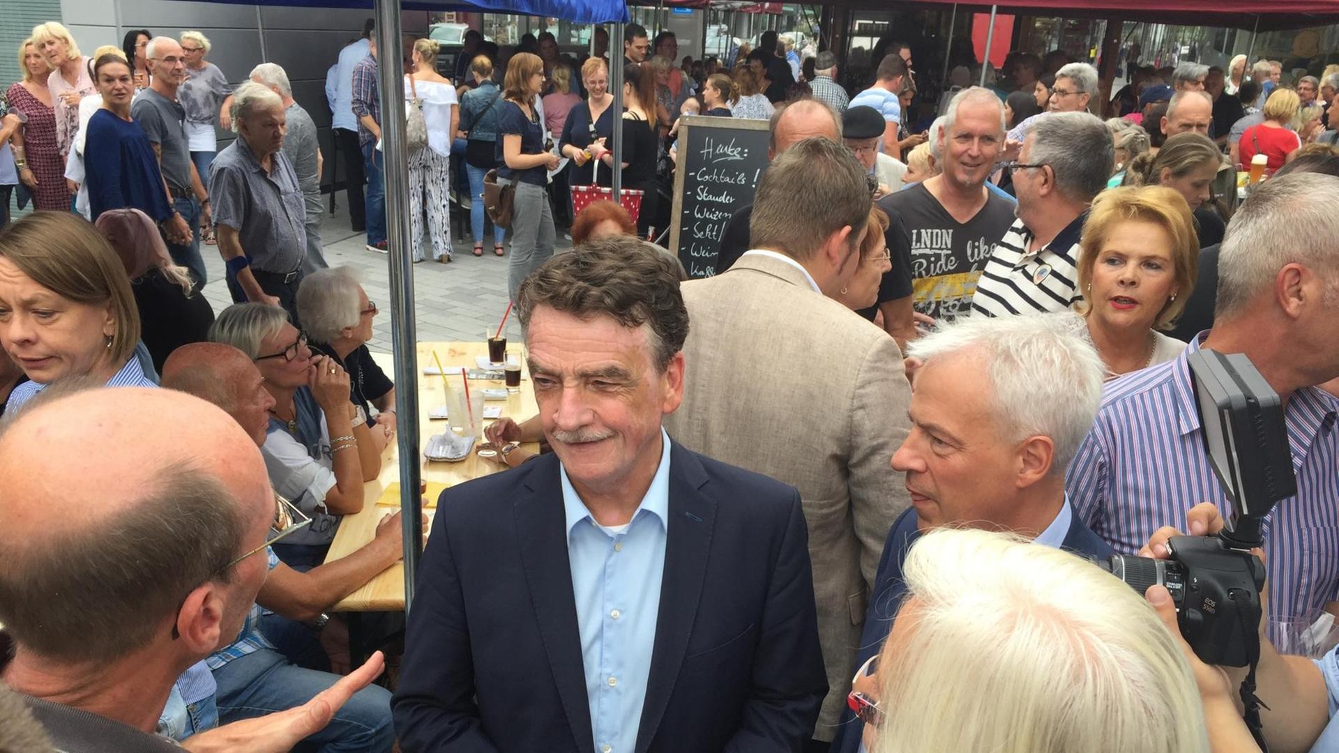 Mike Groschek auf dem Feierabendmarkt in Gelsenkirchen Mike Groschek auf dem Feierabendmarkt in Gelsenkirchen